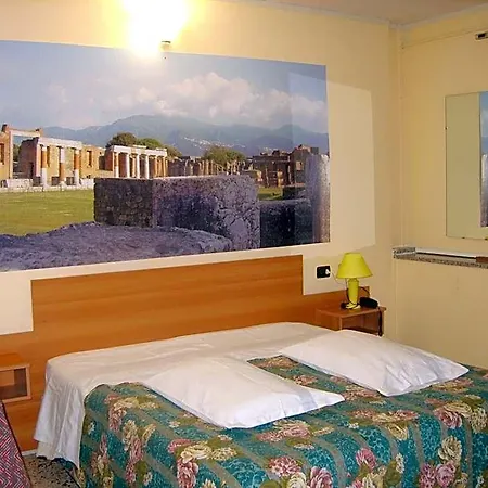 Hotel Rosso Di Sera 3*
